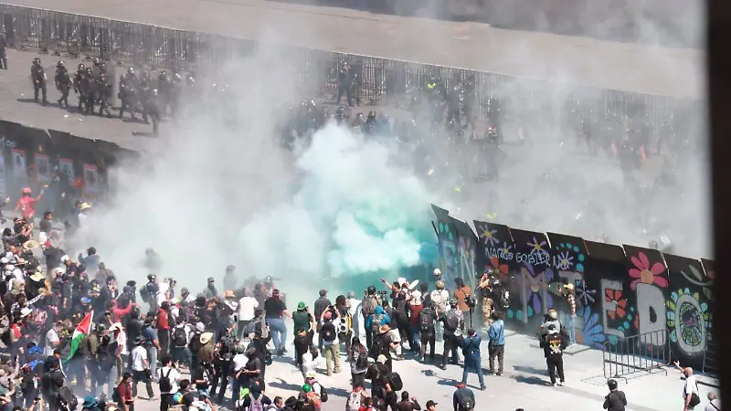 Manifestación del Sombrero y Generación Z en el Zócalo